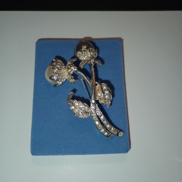 Silver tone brooch - Picture 4 of 8
